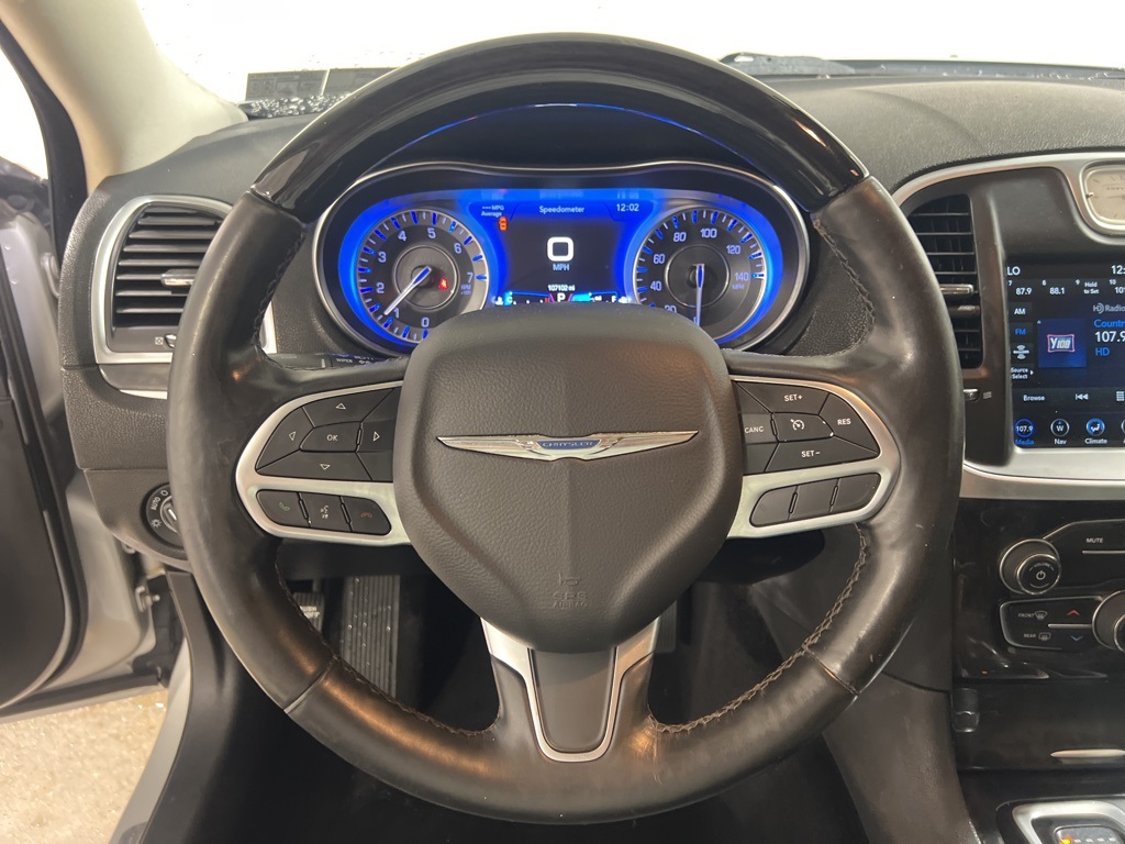 2020 Chrysler 300 Limited photo 14