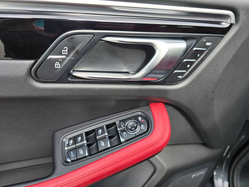 2021 Porsche Macan S photo 22