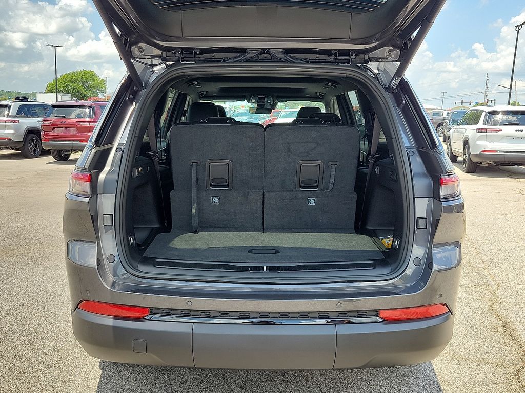 2025 Jeep Grand Cherokee Altitude X photo 4
