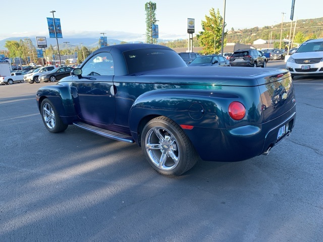 2005 Chevrolet SSR Base photo 4