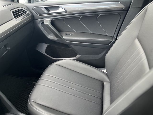2024 Volkswagen Tiguan SE R-Line Black photo 42