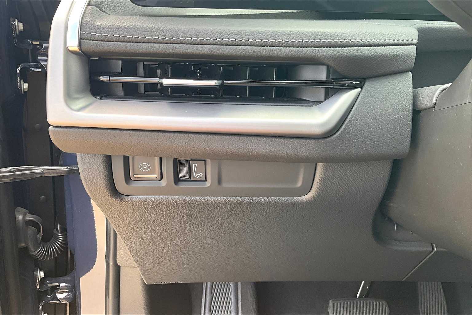 2025 Cadillac XT4 Premium Luxury photo 32