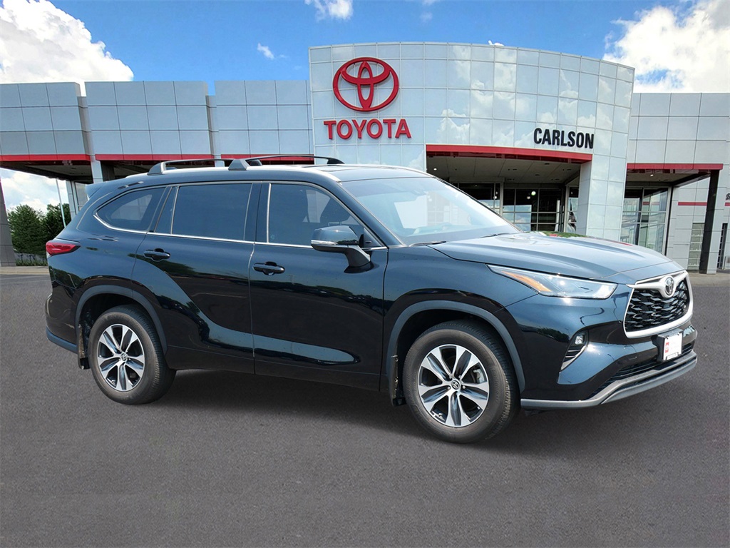 Certified 2022 Toyota Highlander XLE with VIN 5TDHZRBH6NS240173 for sale in Minneapolis, Minnesota