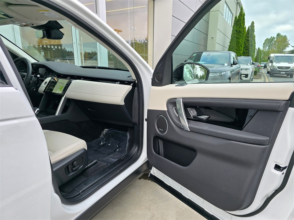 2024 Land Rover Discovery Sport S photo 29
