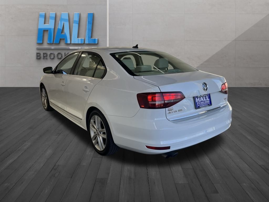 2017 Volkswagen Jetta 1.8T SEL photo 2