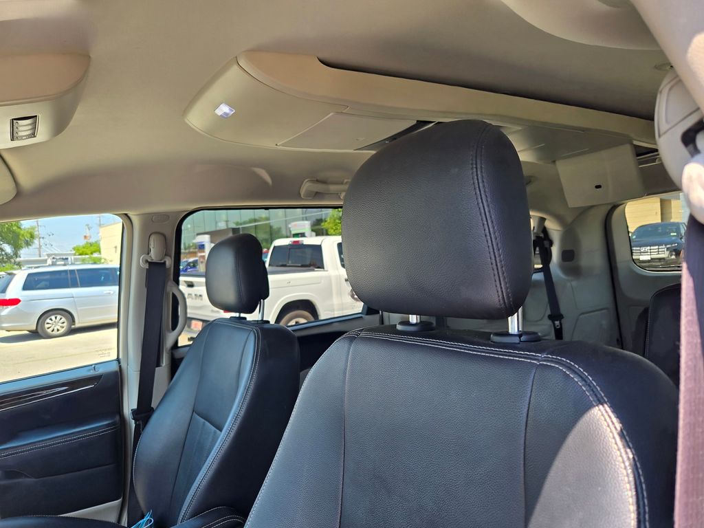 2013 Chrysler Town & Country photo 20