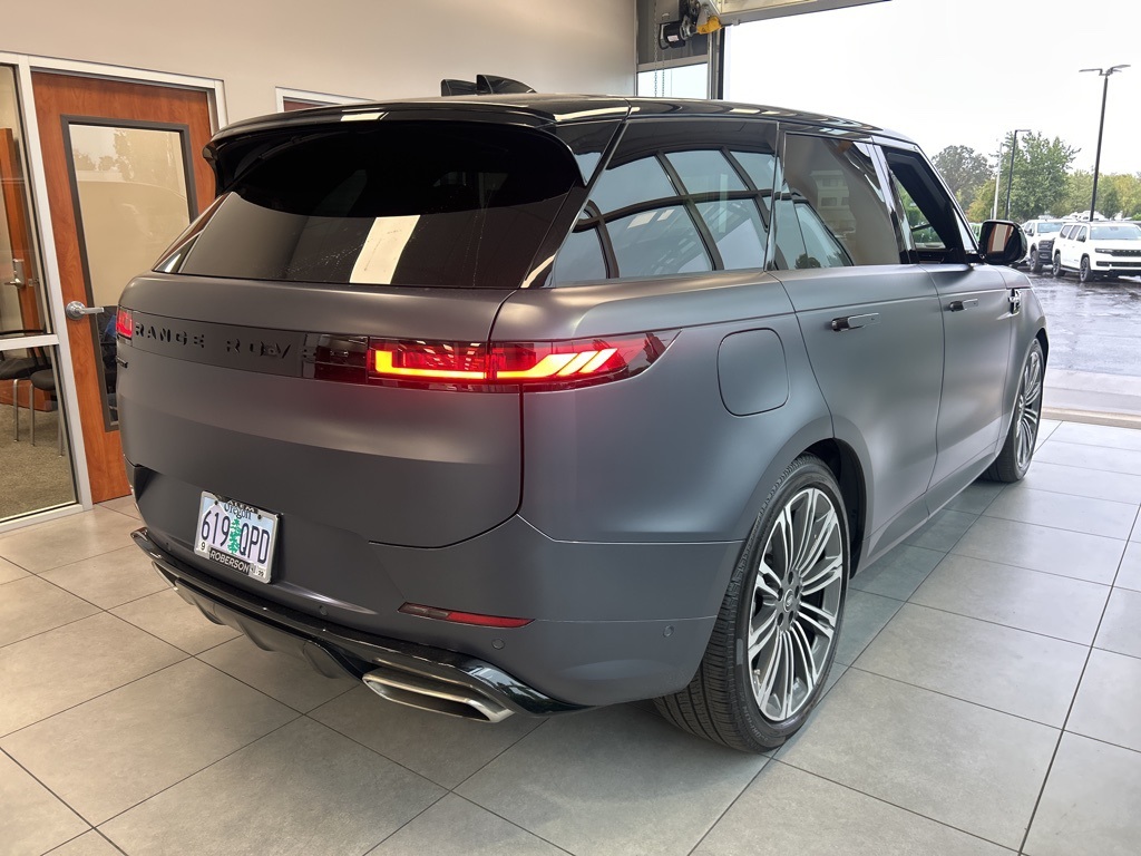 2025 Land Rover Range Rover Sport P460e Dynamic SE photo 6