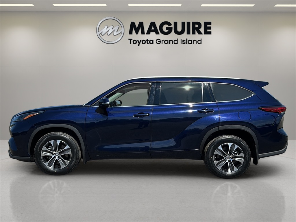 2022 Toyota Highlander XLE photo 2