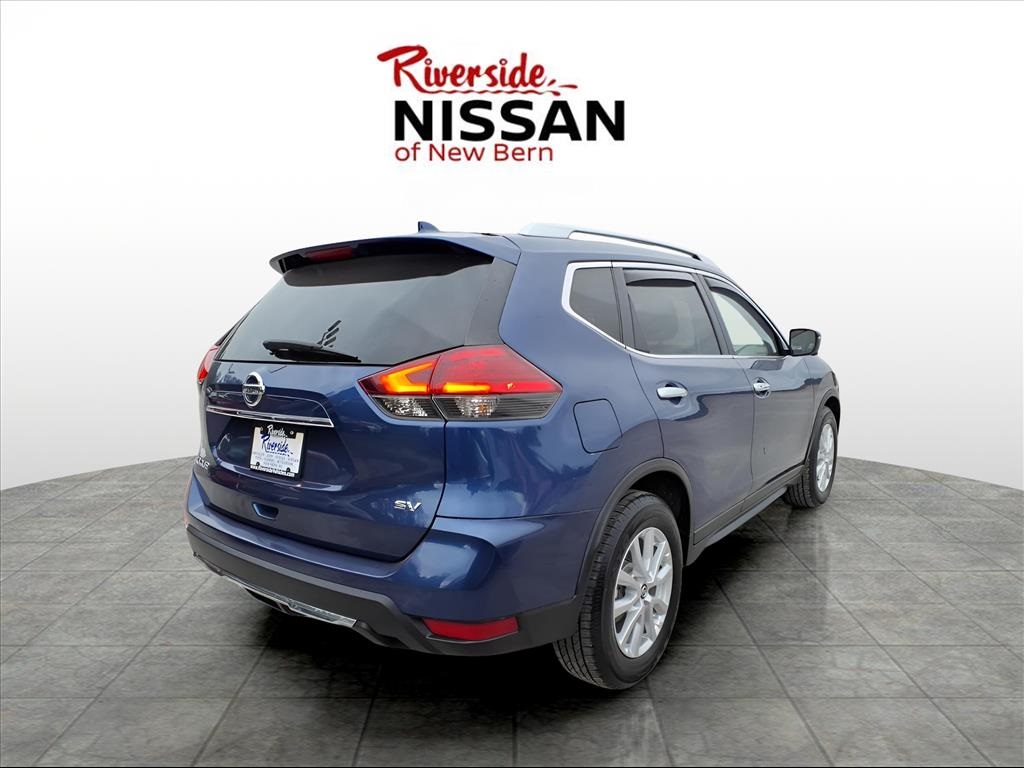 Used 2017 Nissan Rogue SV with VIN KNMAT2MT8HP564770 for sale in New Bern, NC