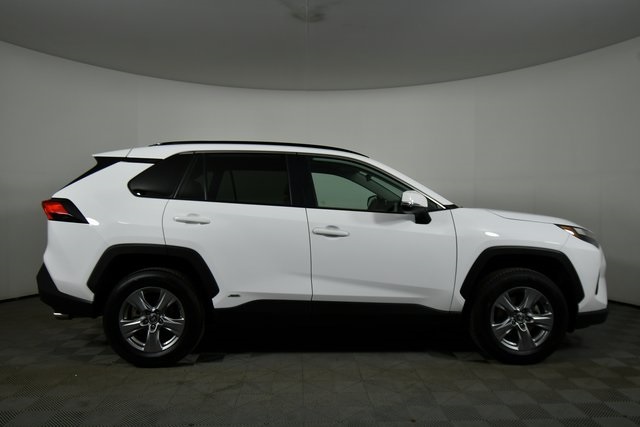 2022 Toyota RAV4 Hybrid XLE photo 14