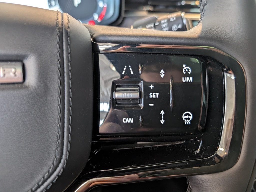 2025 Land Rover Range Rover Sport SE photo 17