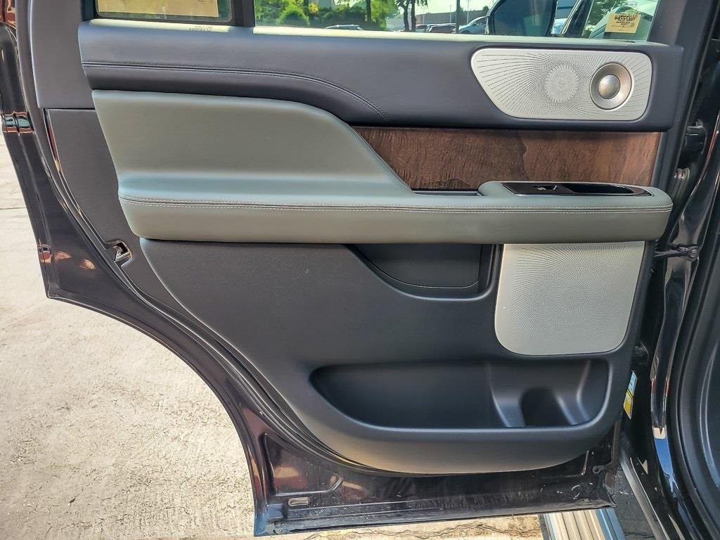 2022 Lincoln Navigator Black Label photo 16