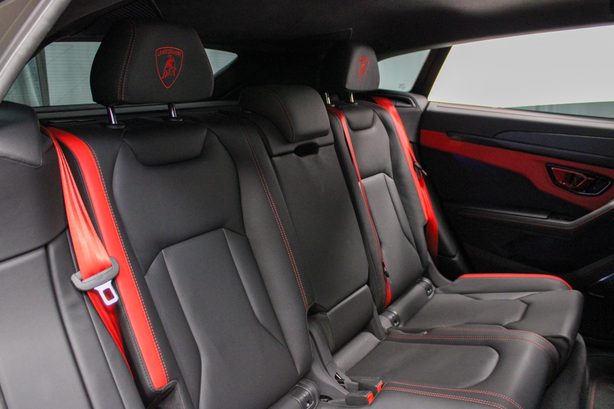 2025 Lamborghini Urus SE photo 34