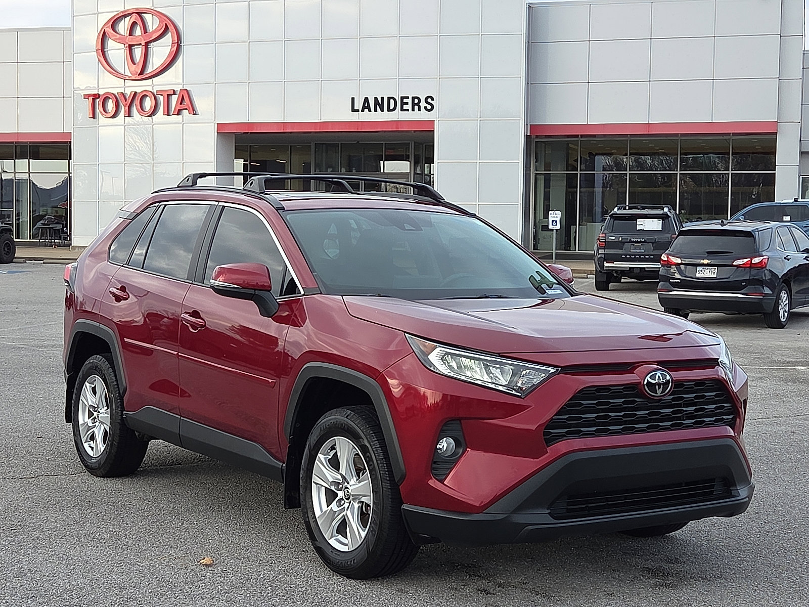 2021 Toyota RAV4 XLE's photo