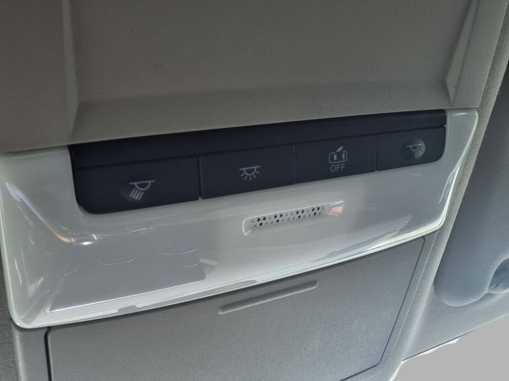 2025 Nissan Sentra SV photo 9