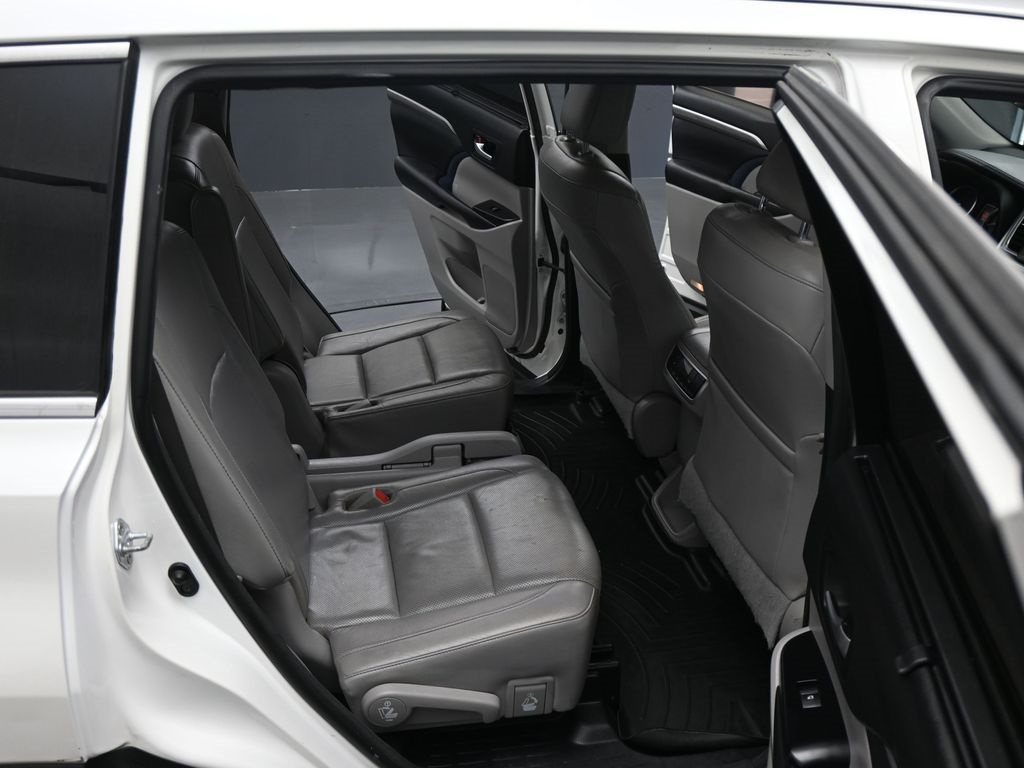 2017 Toyota Highlander Limited Platinum photo 3