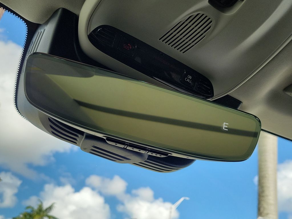 2021 Volvo XC90 T6 Momentum photo 24