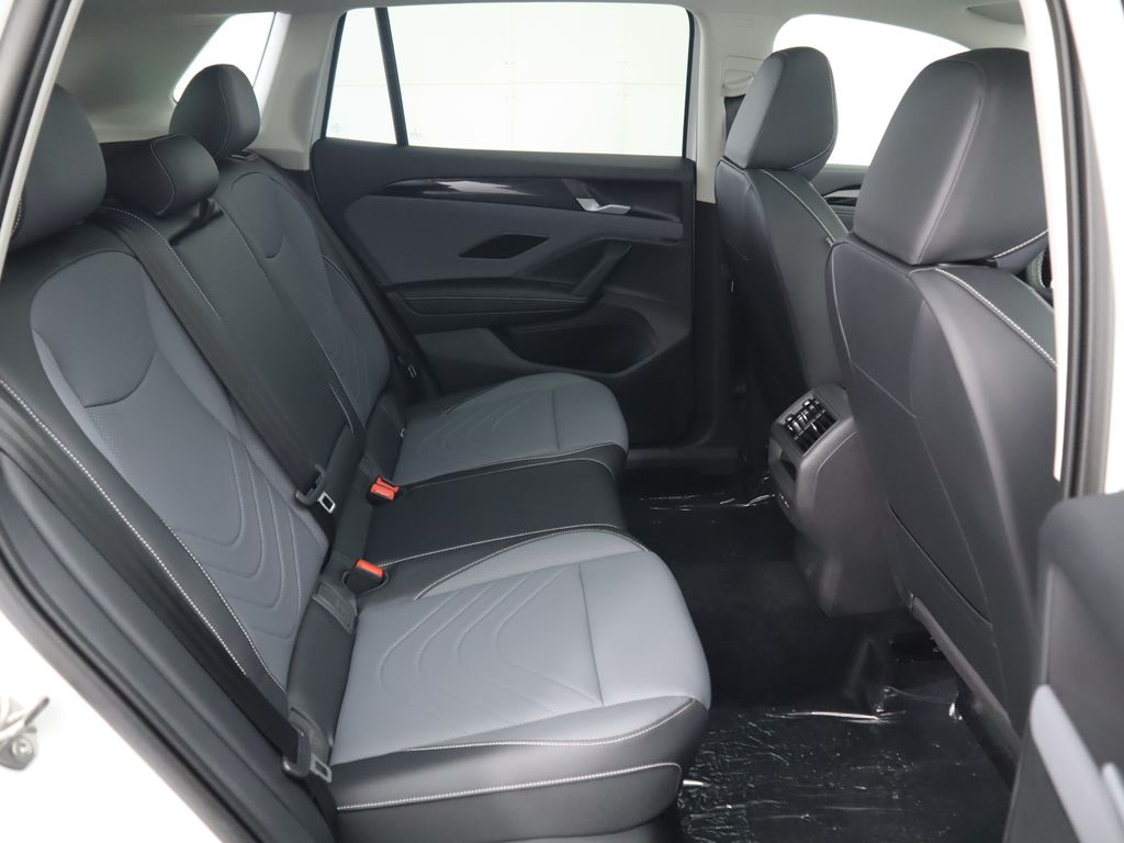 2025 Volkswagen Tiguan SE photo 22