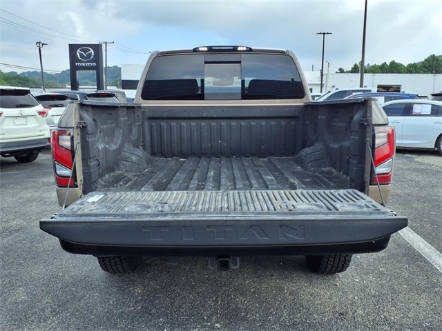 2021 Nissan Titan Crew Cab PRO-4X photo 5