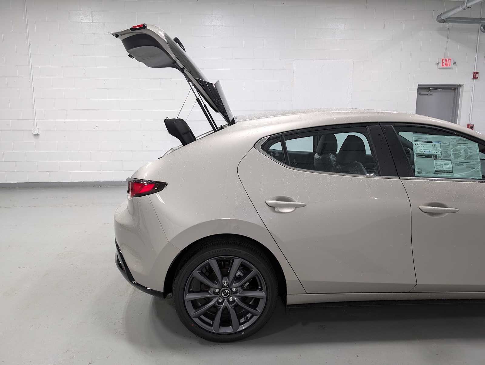 2025 Mazda Mazda3 Hatchback 2.5 s Preferred photo 6