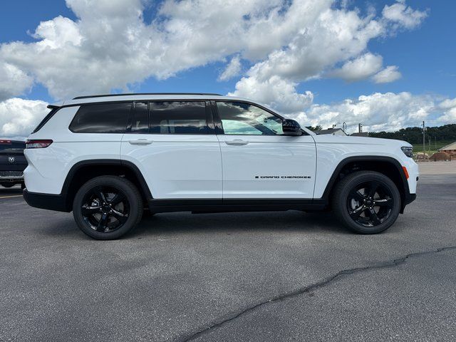 2025 Jeep Grand Cherokee Altitude photo 8