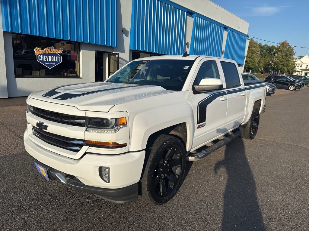 2017 Chevrolet Silverado 1500 LT photo 2