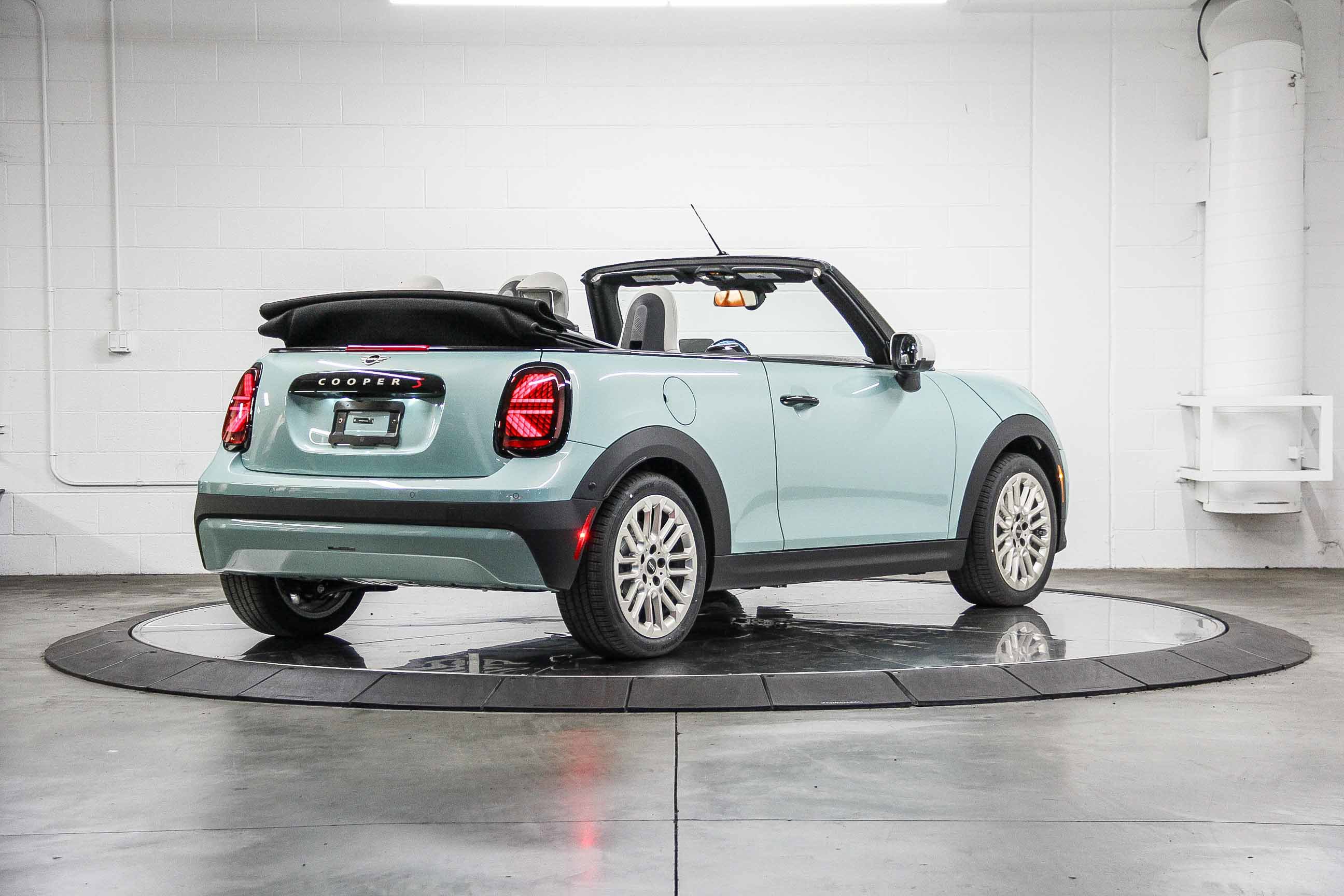 2026 Mini Cooper Convertible Iconic photo 12