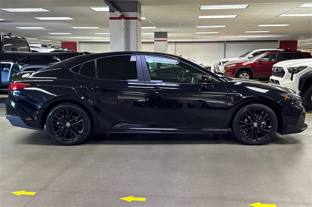 2025 Toyota Camry SE photo 3