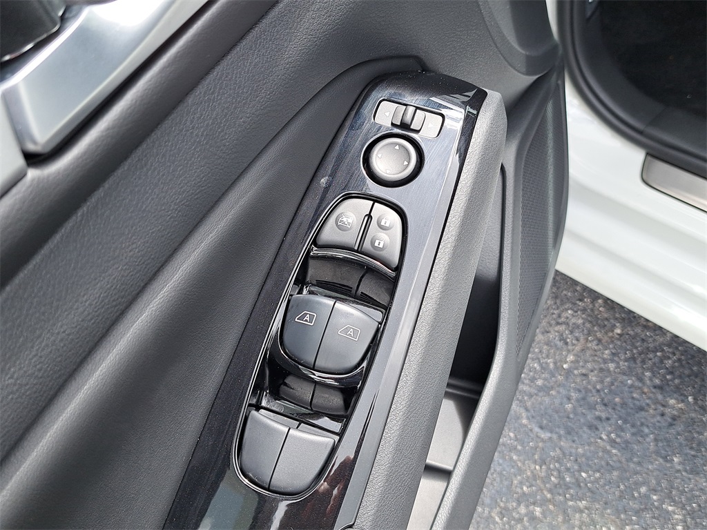 2025 Nissan Altima 2.5 SR photo 22