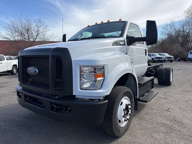 2024 Ford F-650 Base photo 2
