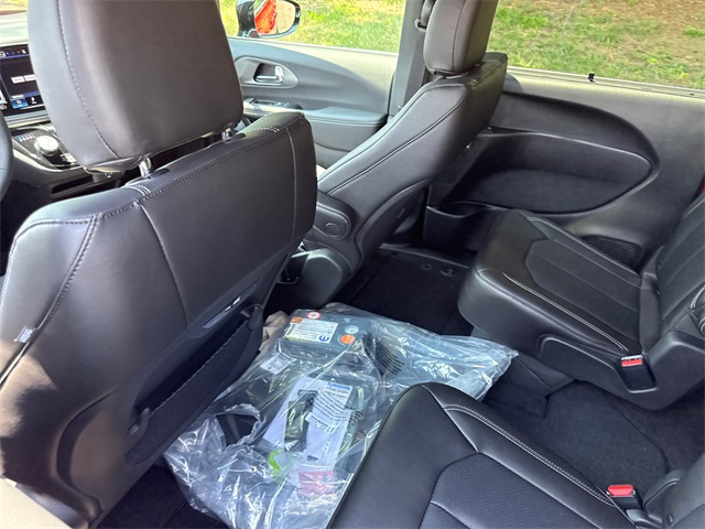 2026 Chrysler Pacifica photo 26