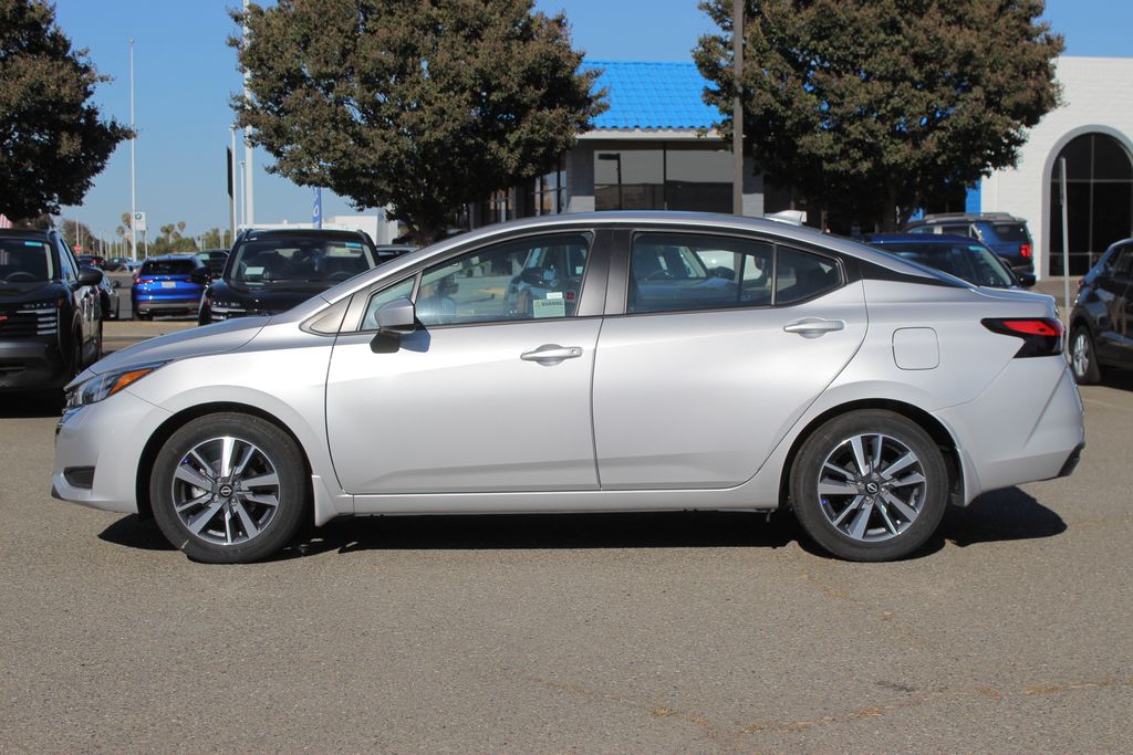 2025 Nissan Versa 1.6 SV photo 9