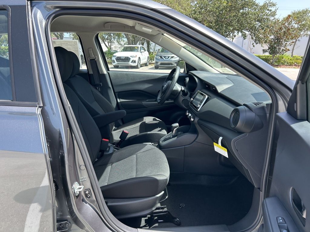 2025 Nissan Kicks Play S photo 28