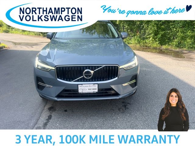 2022 Volvo XC60 B5 Momentum photo 3