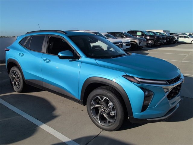 2026 Chevrolet Trax LT photo 2