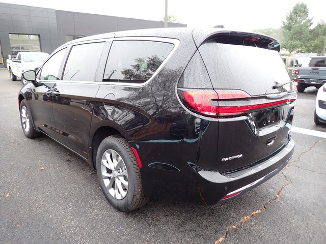 2026 Chrysler Pacifica photo 3
