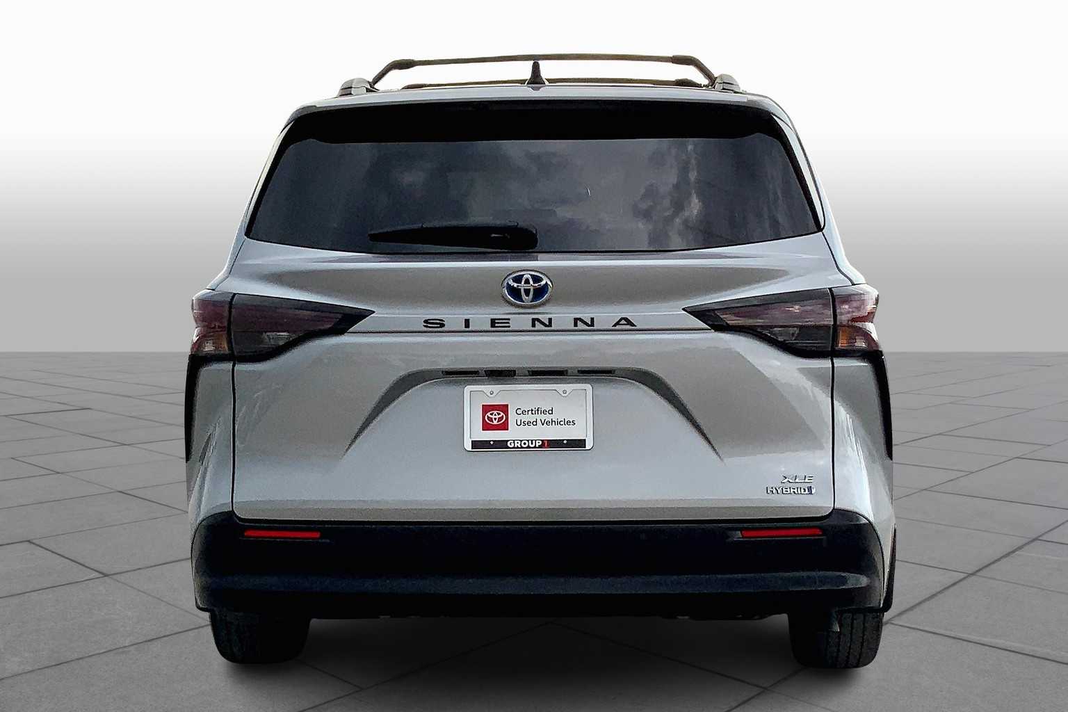 2024 Toyota Sienna XLE photo 4