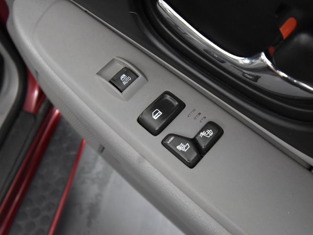 2009 Gmc Envoy Denali photo 37