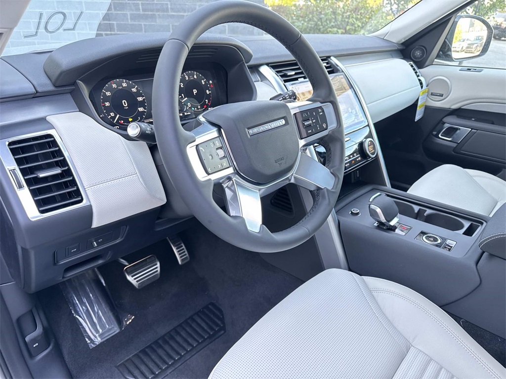 2026 Land Rover Discovery photo 22