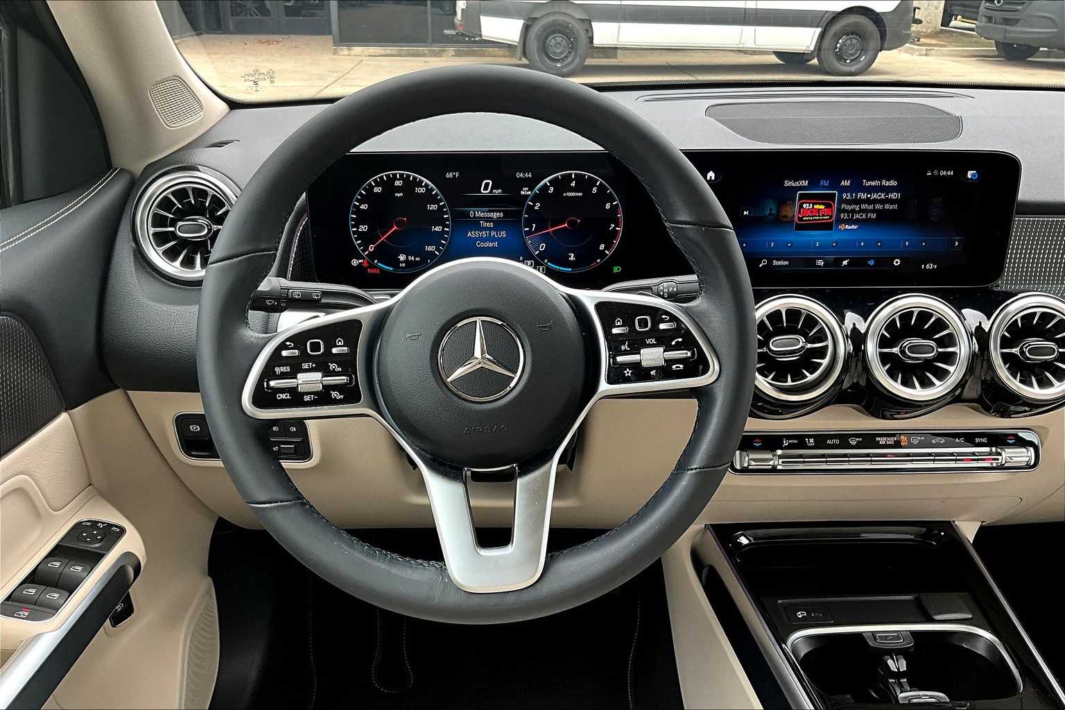 2023 Mercedes Benz GLB 250 photo 5
