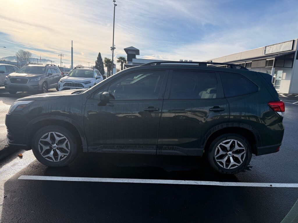 2023 Subaru Forester Premium photo 2