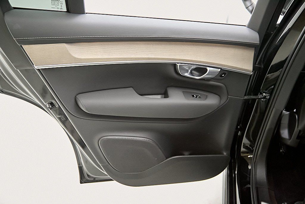 2026 VOLVO XC90 - Image 17