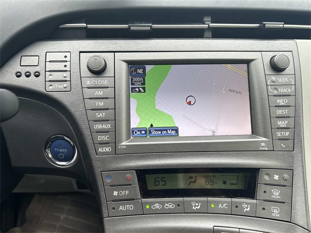 2013 Toyota Prius Four photo 16