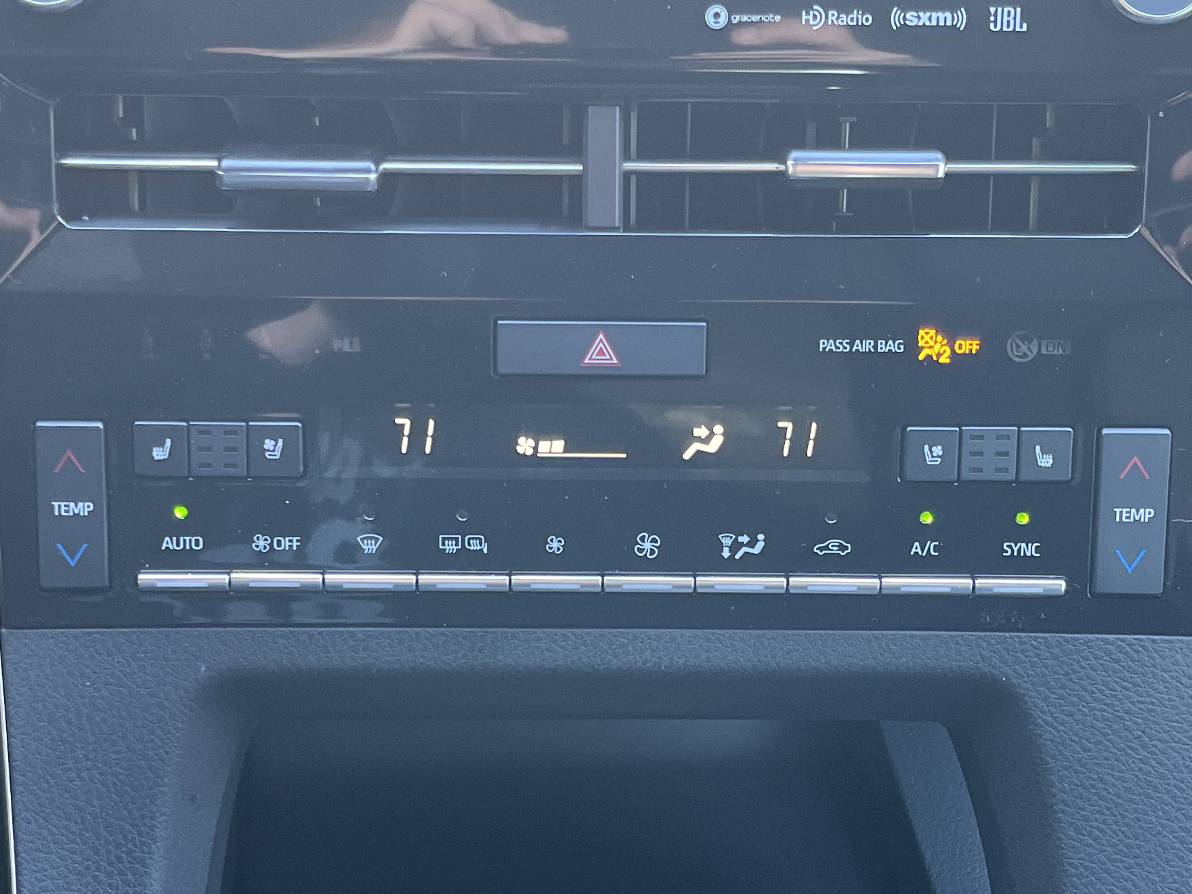 2022 Toyota Avalon Limited photo 3