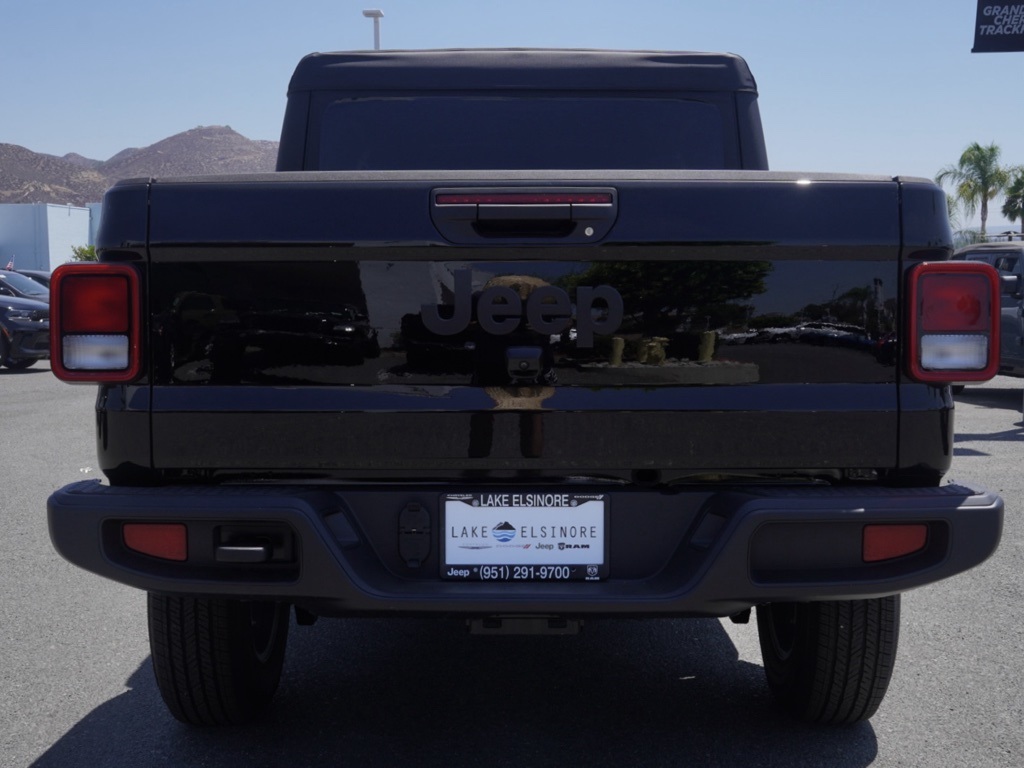 2025 Jeep Gladiator Sport S photo 4