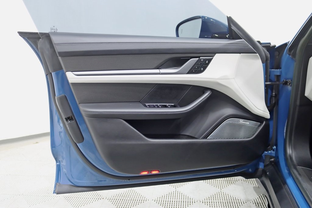 2022 Porsche Taycan Cross Turismo Turbo photo 29