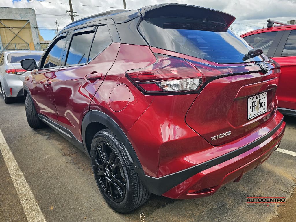 2023 Nissan Kicks SR photo 2