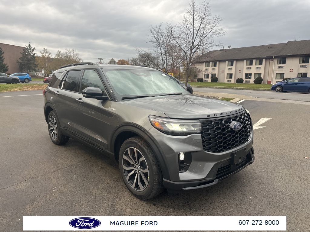 2026 Ford Explorer ST-LINE's photo