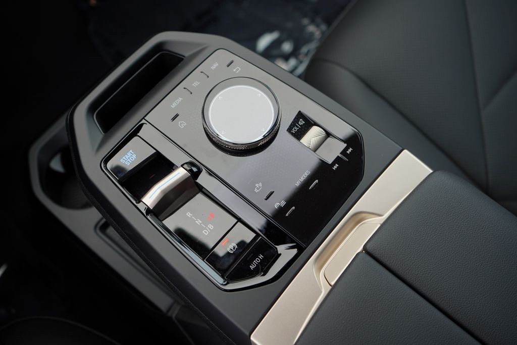 2026 Bmw iX photo 15