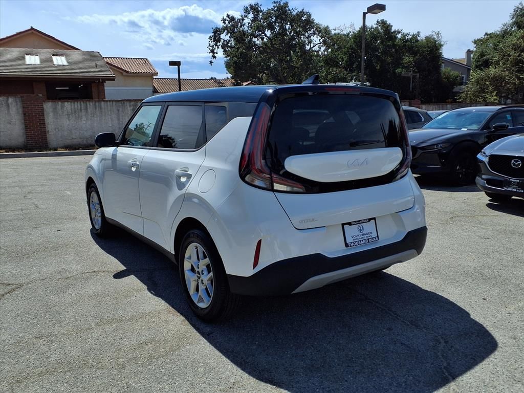2023 Kia Soul S photo 3